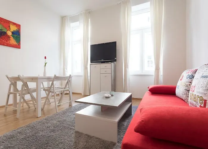 Bright Red Heart Apartment In Leopoldstadt