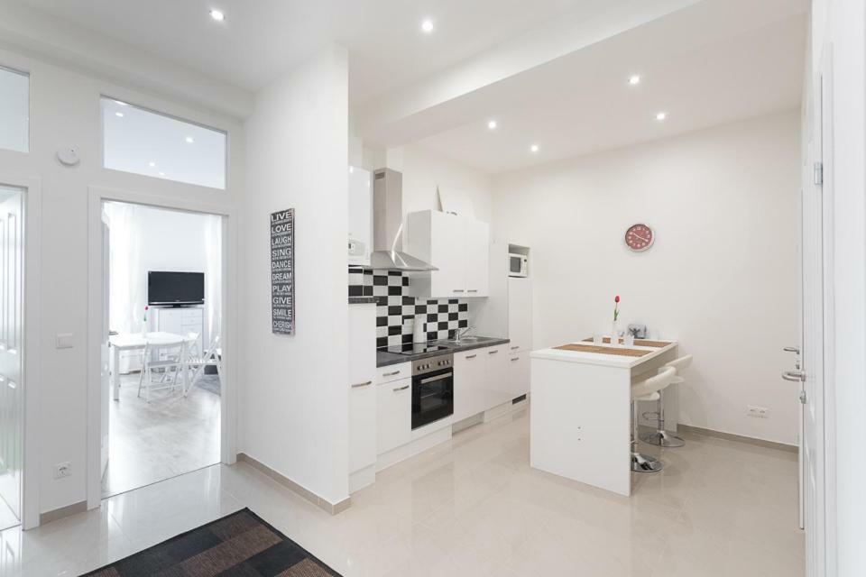 Apartment Bright Red Heart In Leopoldstadt Wien