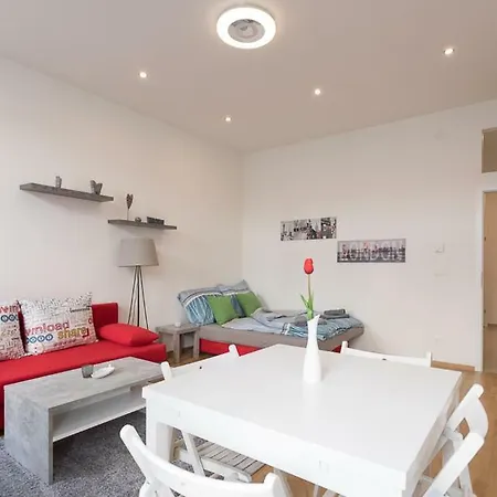 Bright Red Heart Apartment In Leopoldstadt Vídeň Exteriér fotografie