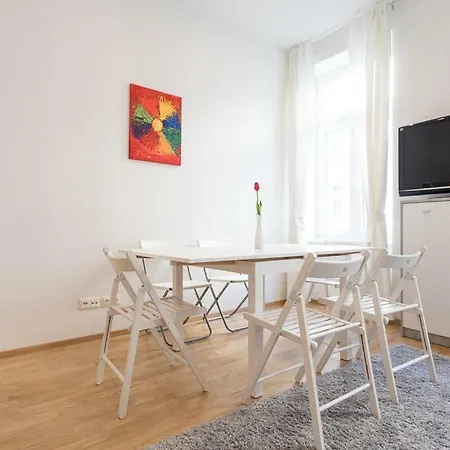 Bright Red Heart Apartment In Leopoldstadt Vídeň Exteriér fotografie