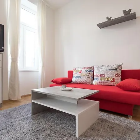 Bright Red Heart Apartment In Leopoldstadt Vídeň Exteriér fotografie