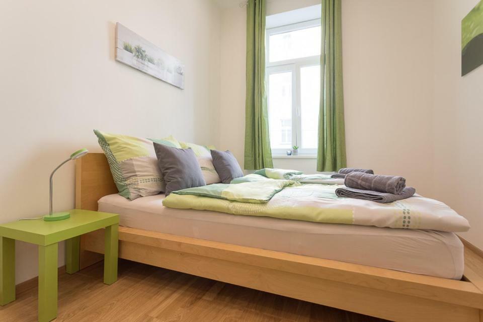 Bright Red Heart In Leopoldstadt Apartment Wien